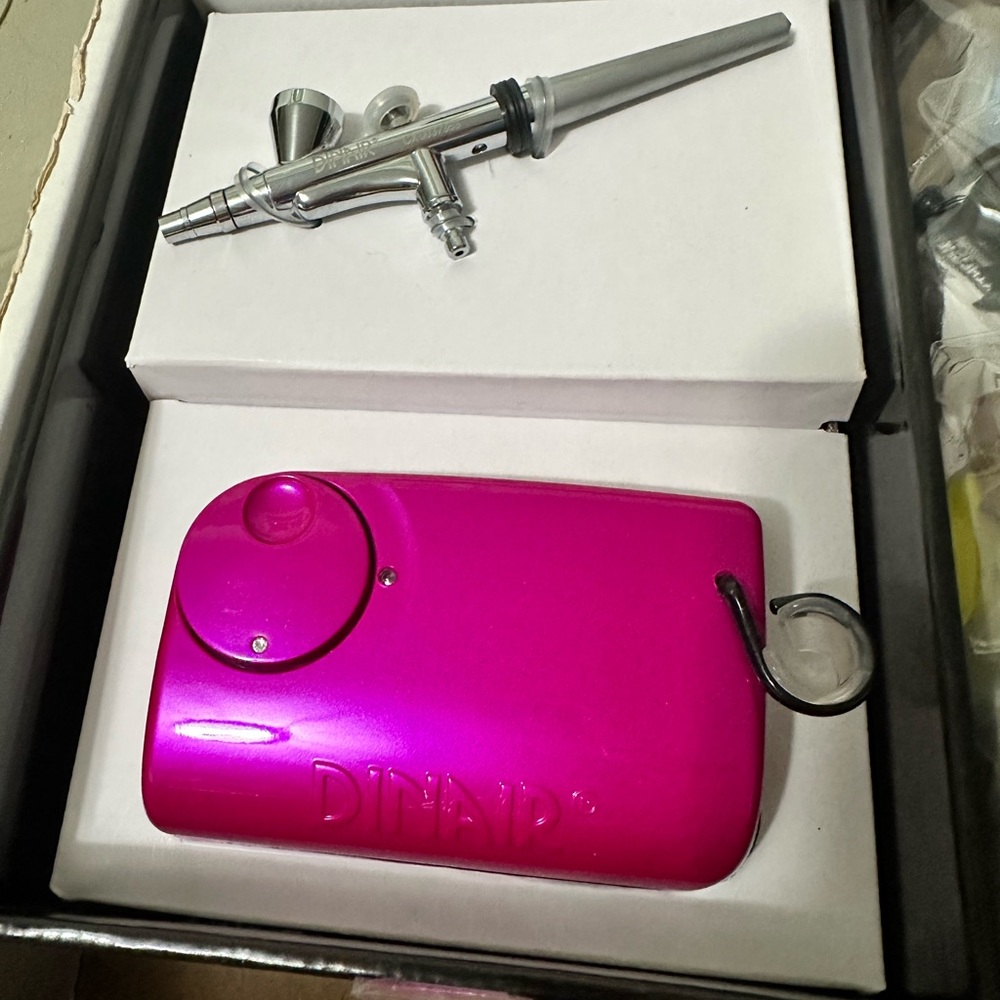 Magenta Dinair Airbrush Kit
